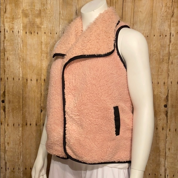 C BRAND FUFFY FUR VEST NWT - Picture 2 of 6